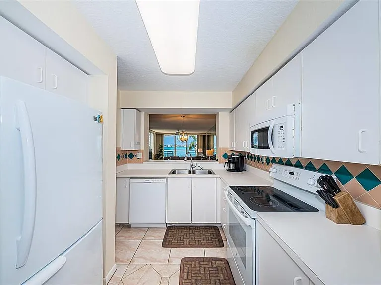 6105 Bahia Del Mar Cir #382 — Photo 5