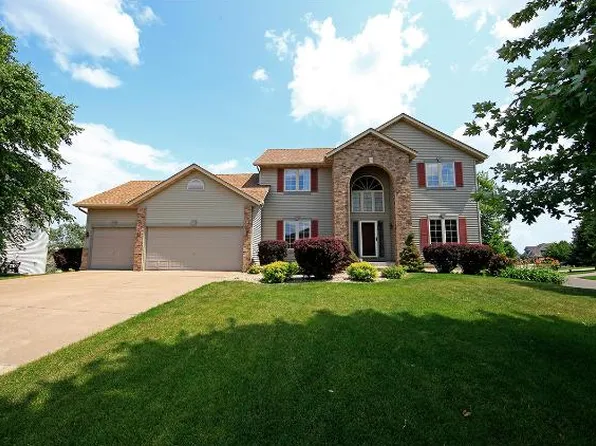 7692 7th Street Cir N, Oakdale, MN 55128