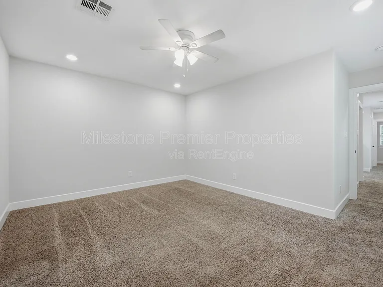 931 W Collins St — Photo 20