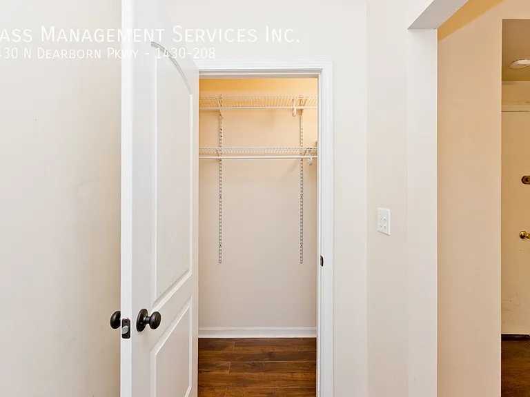1430 N Dearborn Pkwy — Photo 87