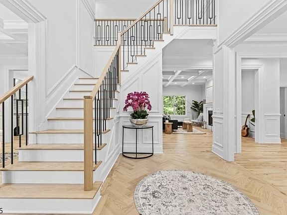 2nd image of 13 Penwood Rd