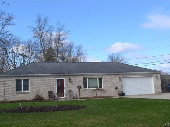 436 Campus Dr, Amherst, NY 14226