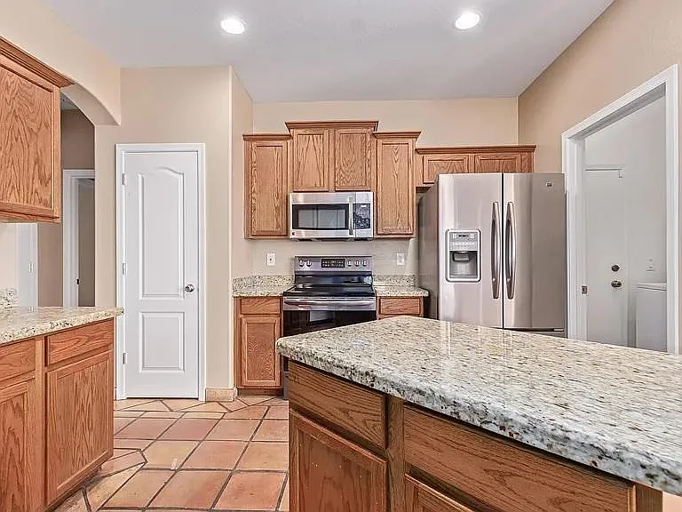 10213 W Cordes Rd — Photo 2
