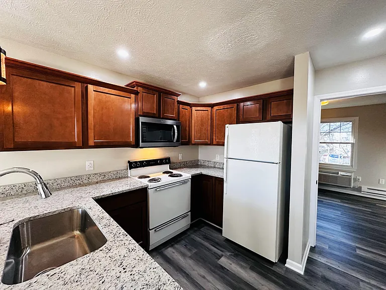 401 Woodland Cir #9 — Photo 9