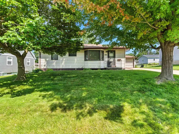 2349 Pelican Rd, Waterloo, IA 50701