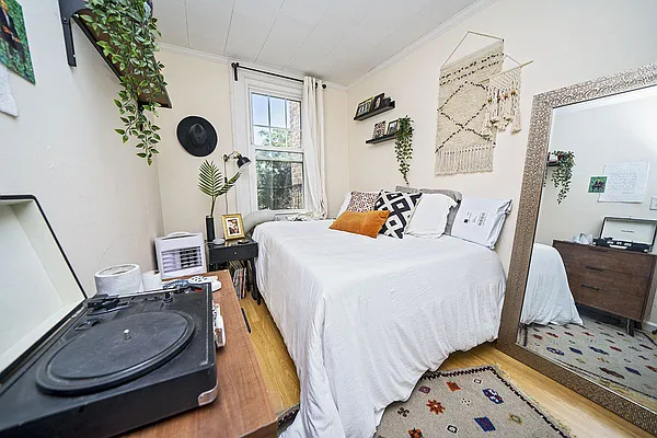 Rented by Level Group | media 8