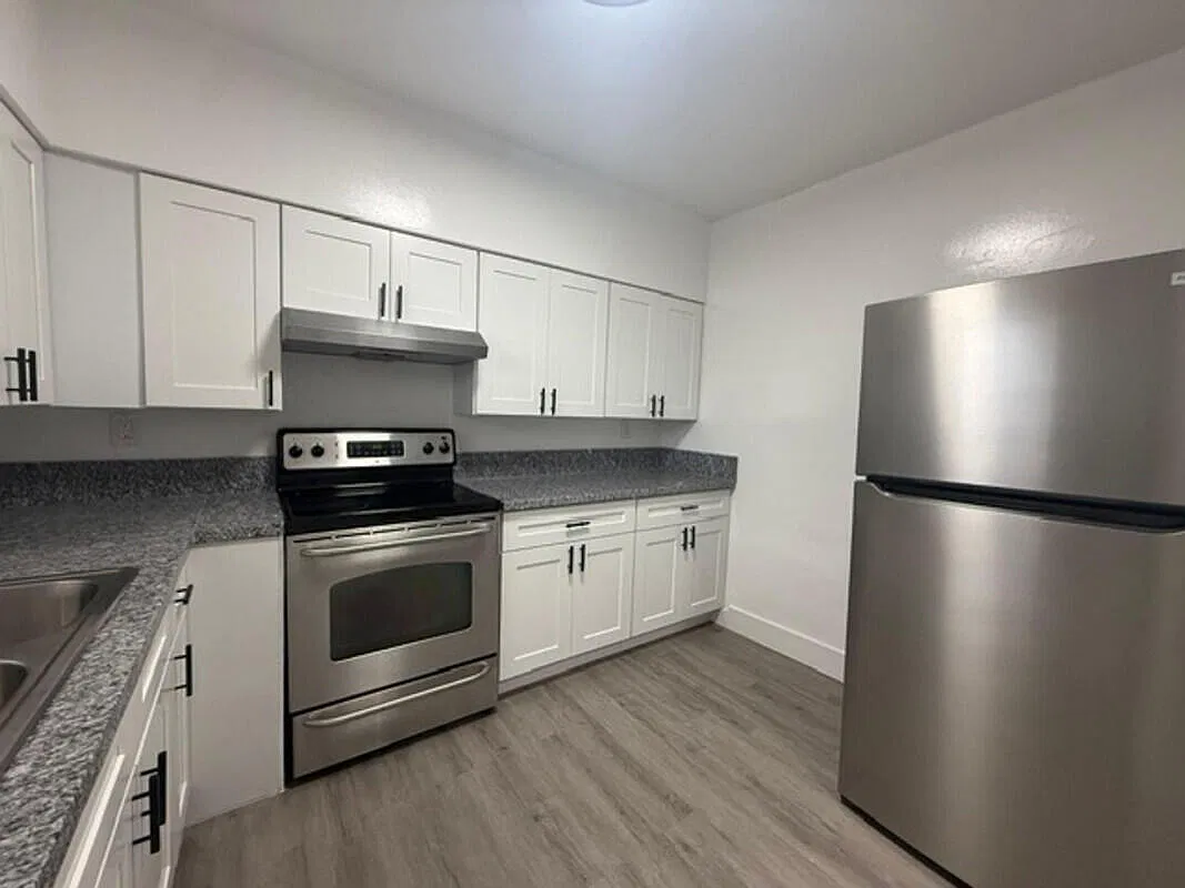 2 bed, 1.0 bath, 864 sqft, $1,725 — Photo 3