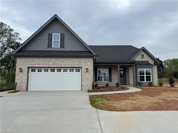 112 Vine Ridge Dr, Winston Salem, NC 27127