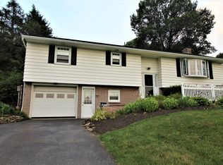 226 Edgewood Dr, New Holland, PA