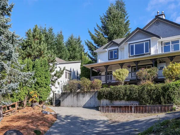 4654 Cruickshank Ave #A, Courtenay, BC V9N 7W6