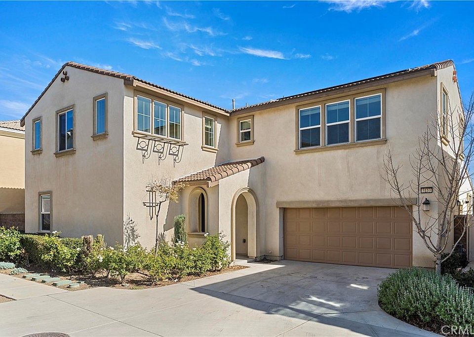 1st image of 3153 E Yellowstone Dr