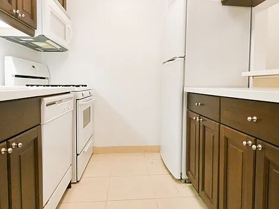 4th image of 120 2nd Ave APT 3C