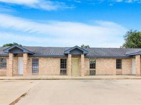 2612 W 17 1/2 St