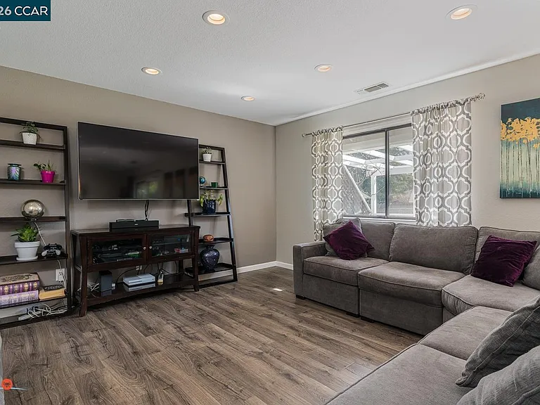 2904 Canterbury Cir — Photo 20