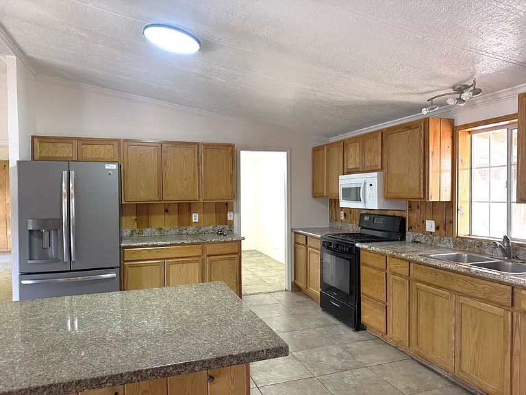 10 W Willow Ln — Photo 6