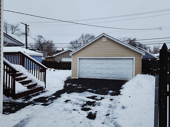 2 Car Garage with Remote