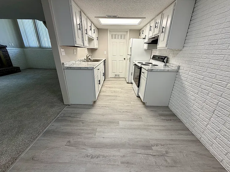 1204 Ada St — Photo 5