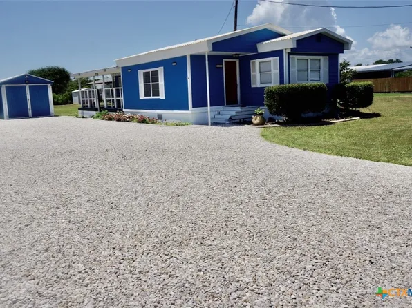 513 N 16th St, Port O Connor, TX 77982