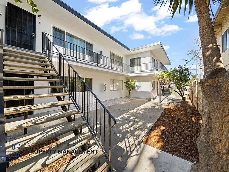 1032 Bonita St — Photo 11