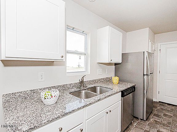 4th image of 1233 Fescue Road