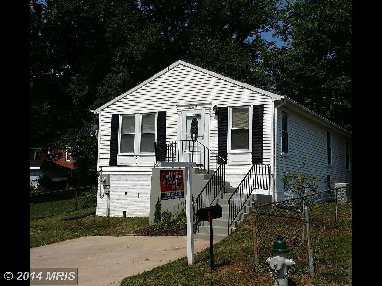 729 Mentor Ave photo 1