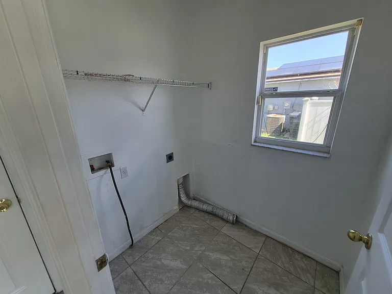 712 Parrot Ct — Photo 7