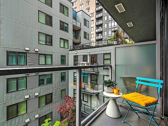 4th image of 76 Cedar Street #603