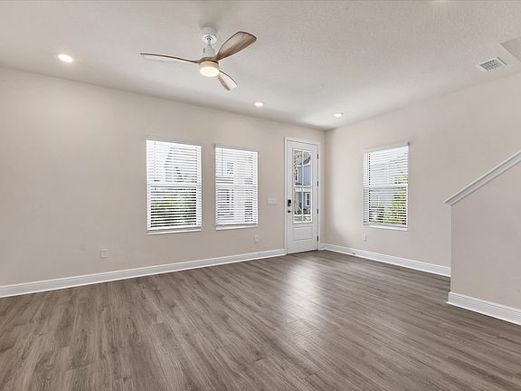 Spacious Family Room, Spectrum high speed internet included!