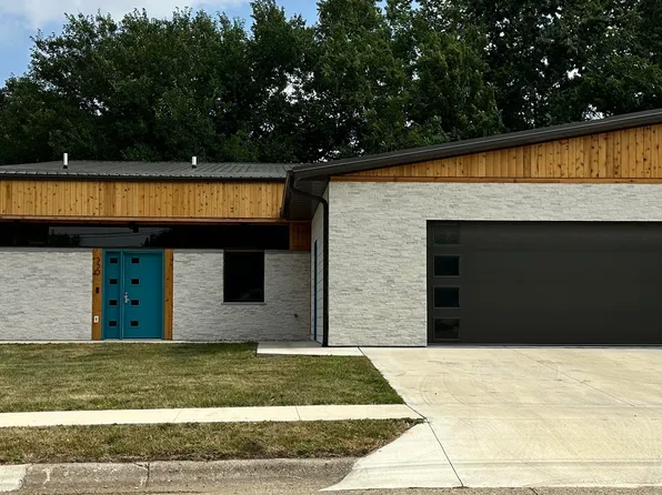 330 N 6th St, Oskaloosa, IA 52577