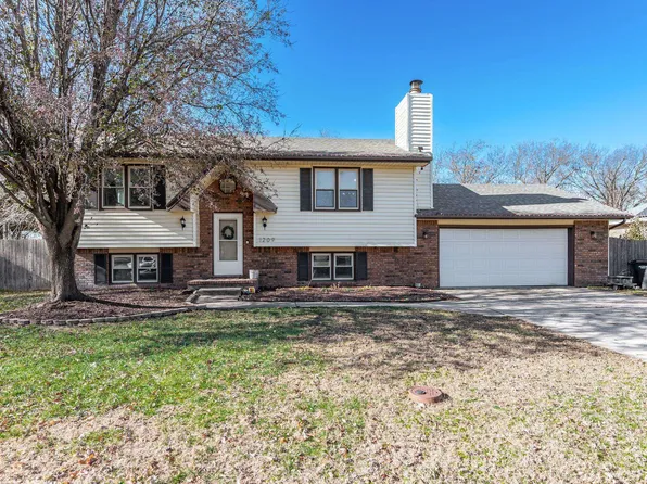 1209 McCaskey Dr, Rose Hill, KS 67133