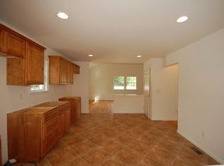 8 Culver Ln, East Moriches, NY 11940