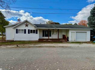 325 E Main St, Breckenridge, MI 48615