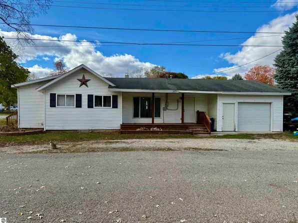 325 E Main St, Breckenridge, MI 48615