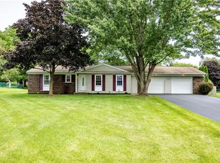 177 Honeysuckle Ln, Farmington, NY 14425
