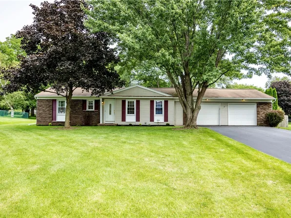 177 Honeysuckle Ln, Farmington, NY 14425