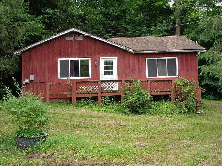 238 Pratt Rd — Photo 1