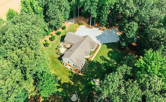 2nd image of 1853 Oakland Estates Dr