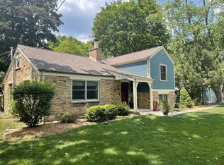 1652 S Meacham Rd, Palatine, IL 60067