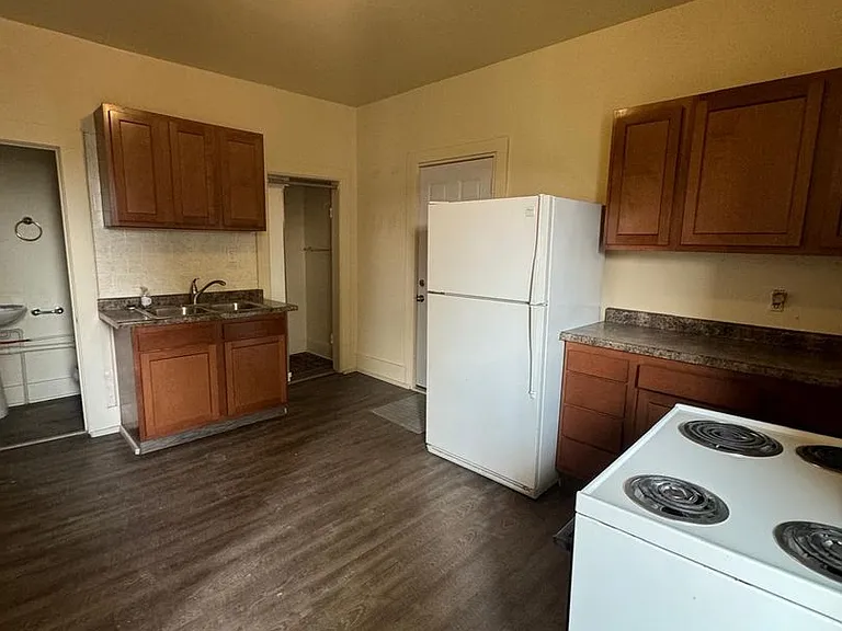 232 N Nash St — Photo 7