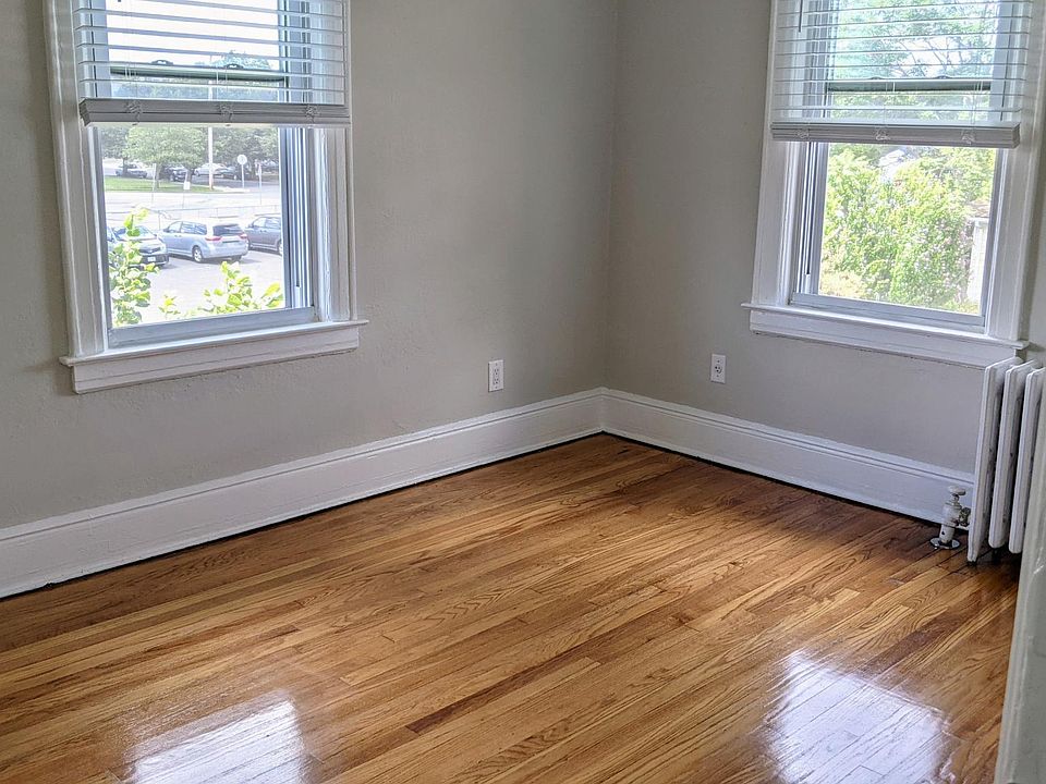 1st image of 102 W Windsor Pkwy APT 2B