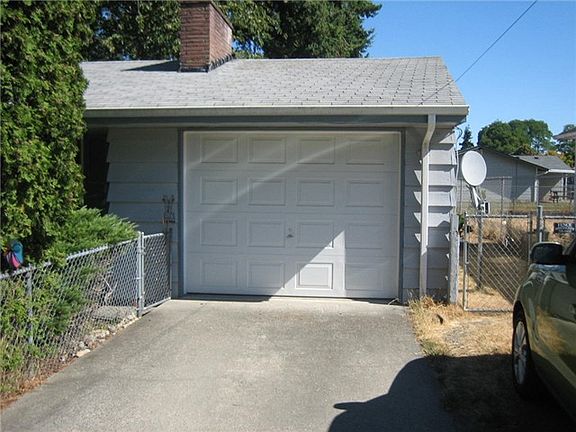 2nd image of 1301 Violet Meadow St S
