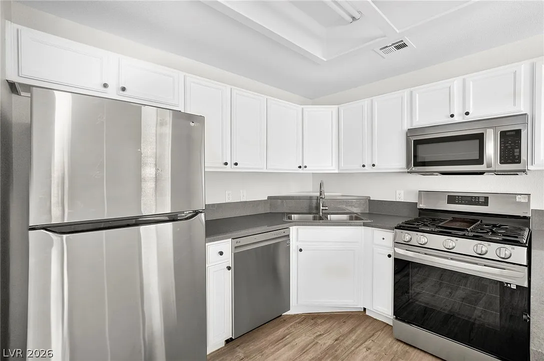 2 bed, 2.0 bath, 884 sqft, $1,550 — Photo 1