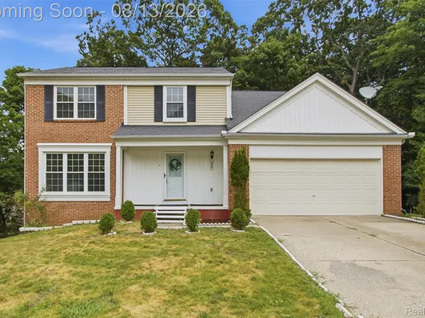 425 Thornridge Ct, Rochester Hills, MI 48307