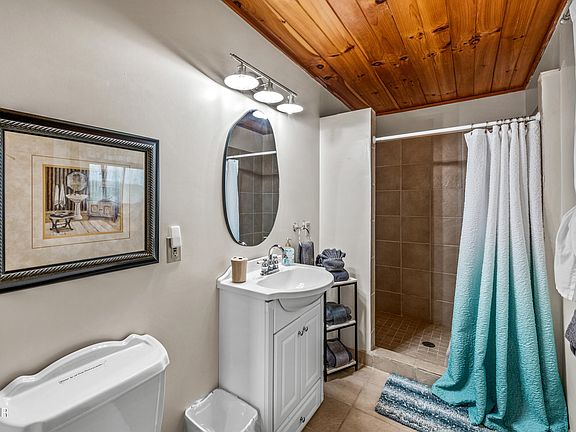 21st image of 3829 Island View Rd