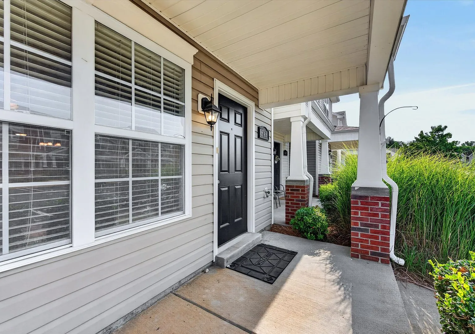 Pet Friendly Two Bedroom! — Photo 4