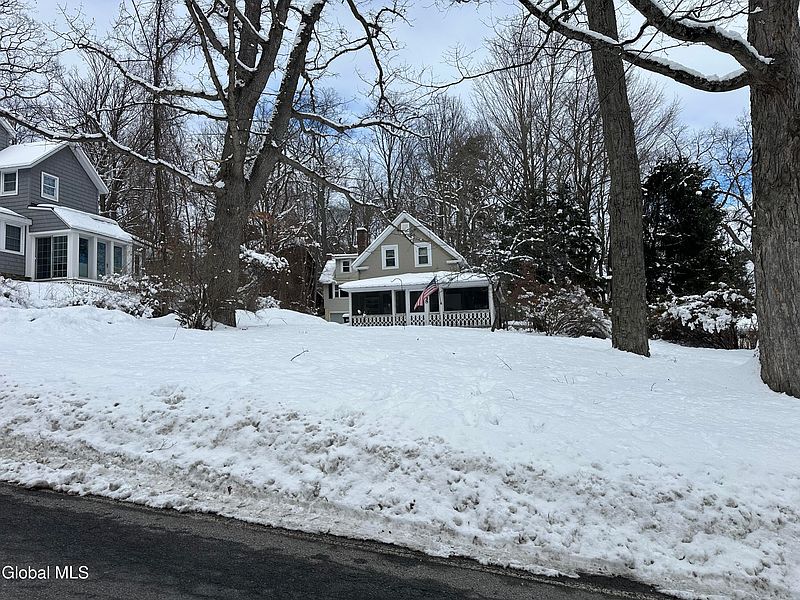4th image of 48-50 Horicon Avenue