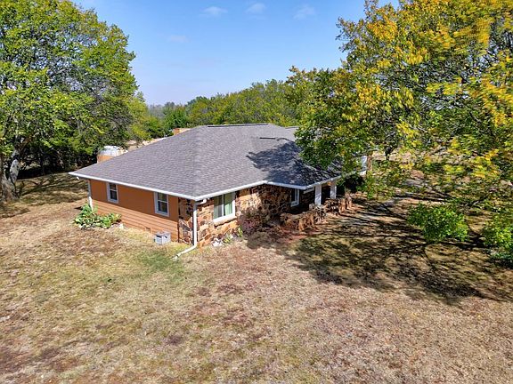 2nd image of 3 Oakwood Ln