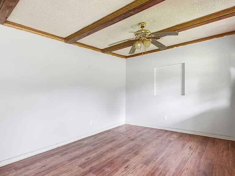 615 Macon St — Photo 9