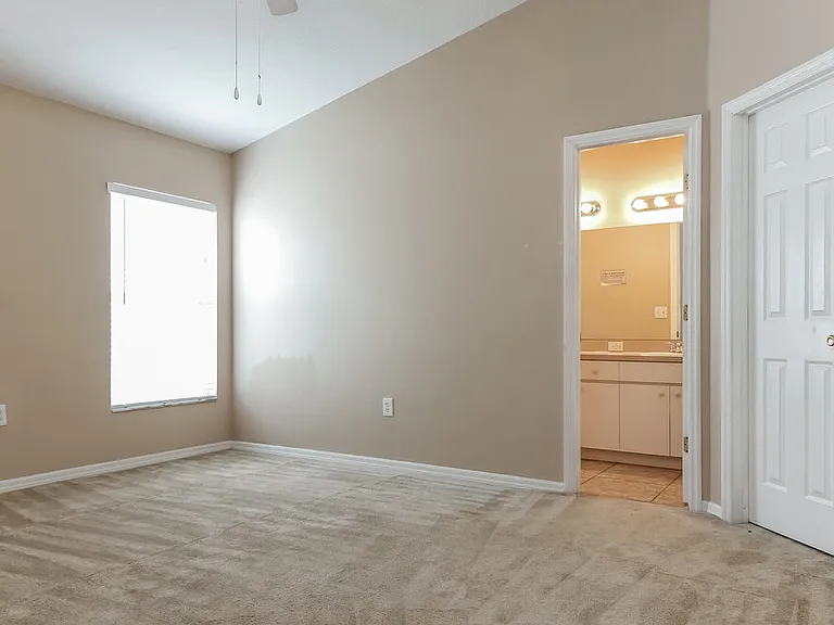 3843 Lockridge Dr — Photo 9