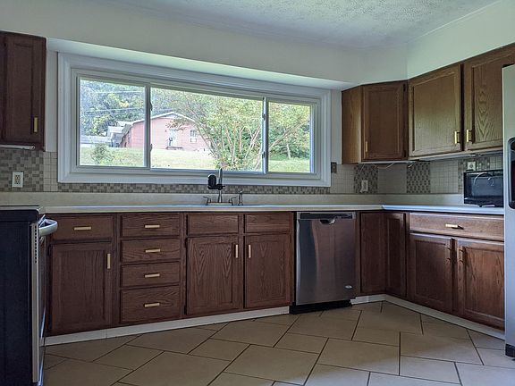 4th image of 3313 Valley Forge Dr
